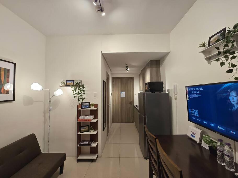 Apartment 1br Unit Condotel W Balcony Fame Residences -fm13 Manila