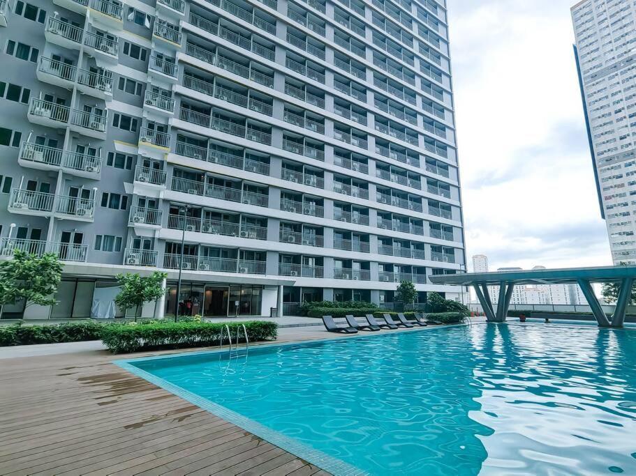 1br Unit Condotel W Balcony Fame Residences -fm13